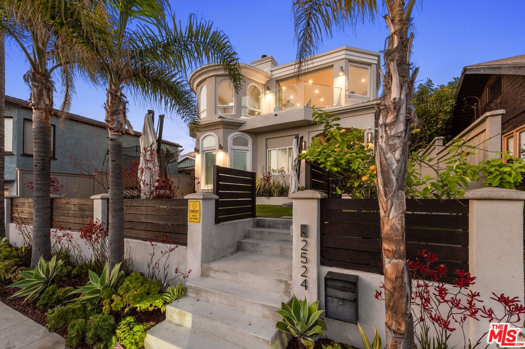 2524 Manhattan Ave, Hermosa Beach, CA 90254-2543