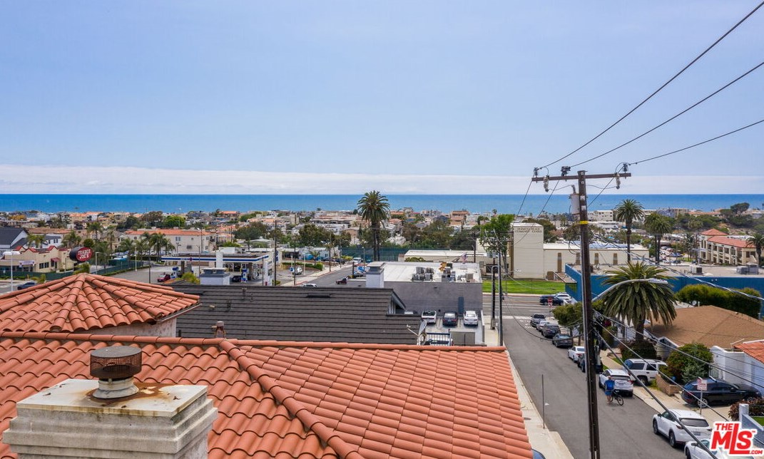 912 13th St, Hermosa Beach, CA 90254-4005