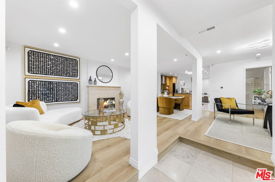 2637 Midvale Ave, Los Angeles, CA 90064-4213