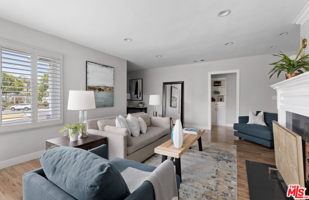 8025 Alverstone Ave, Los Angeles, CA 90045-1436