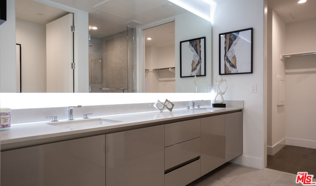 728 Sweetzer Ave, Los Angeles CA  90069-5406 exterior