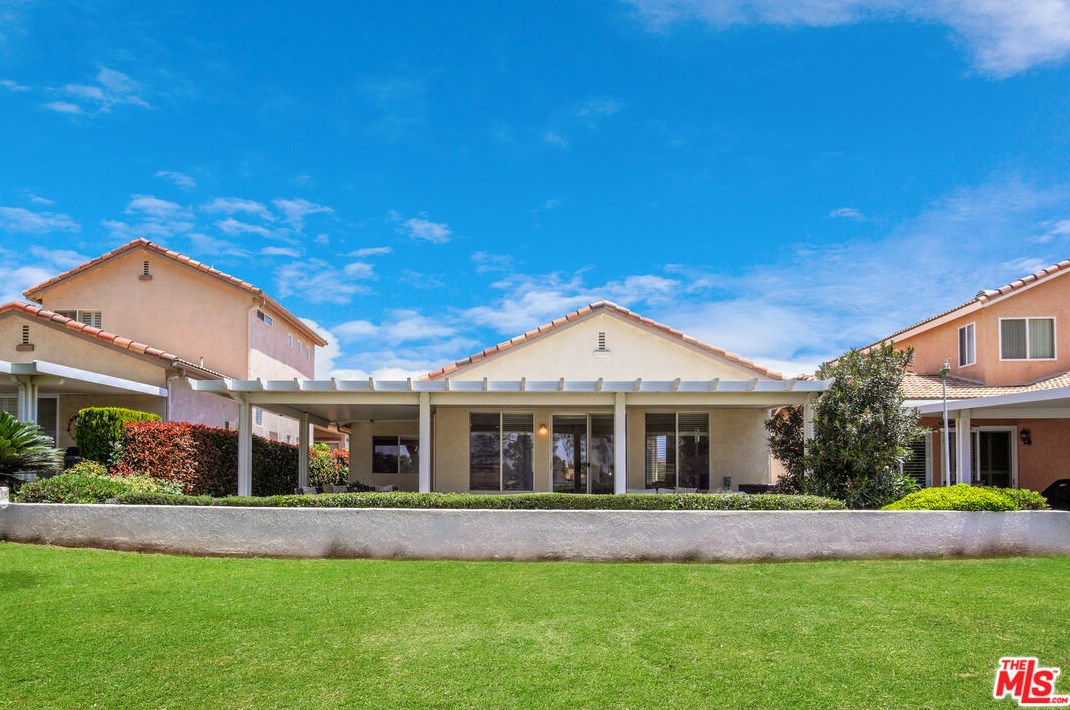 665 Twin Hills Dr, Banning CA  92220-5229 exterior