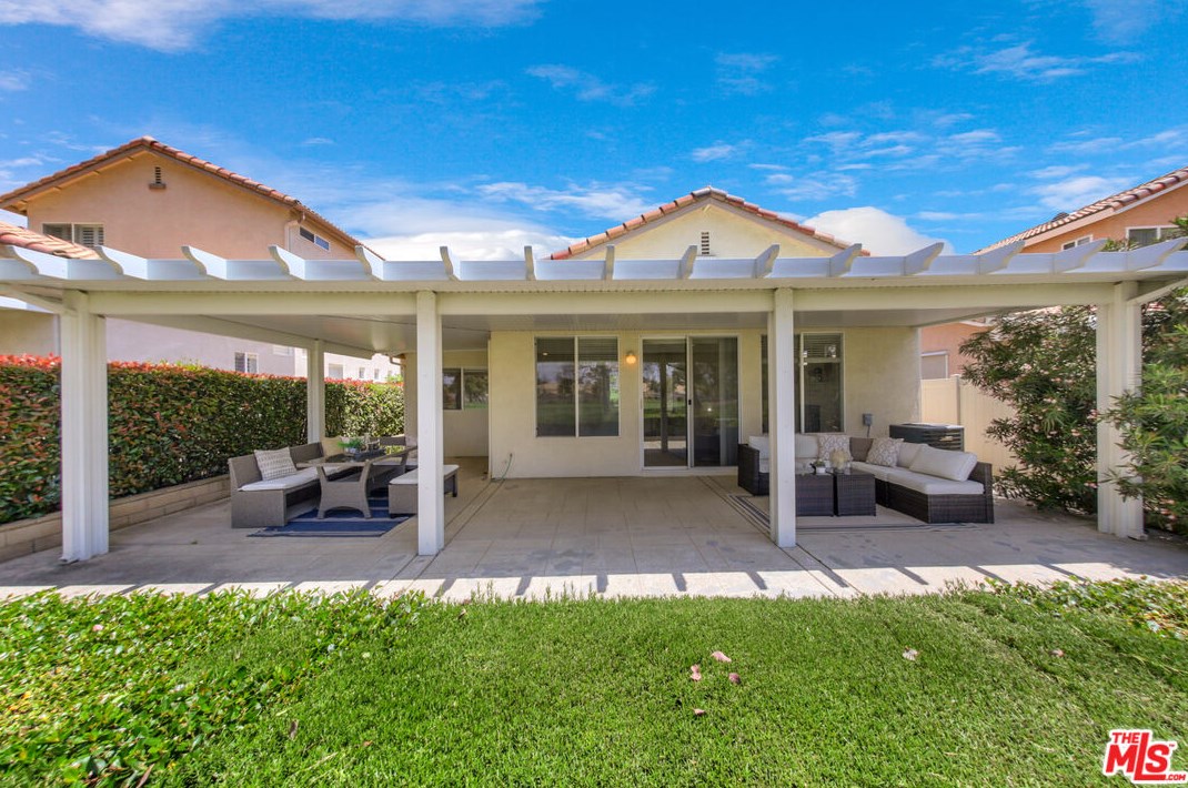 665 Twin Hills Dr, Banning CA  92220-5229 exterior