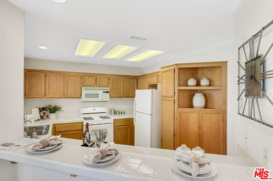 665 Twin Hills Dr, Banning CA  92220-5229 exterior