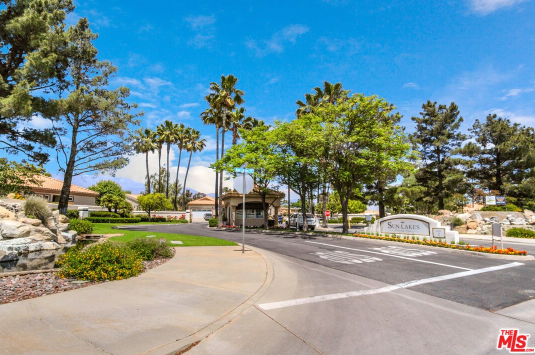 665 Twin Hills Dr, Banning CA  92220-5229 exterior