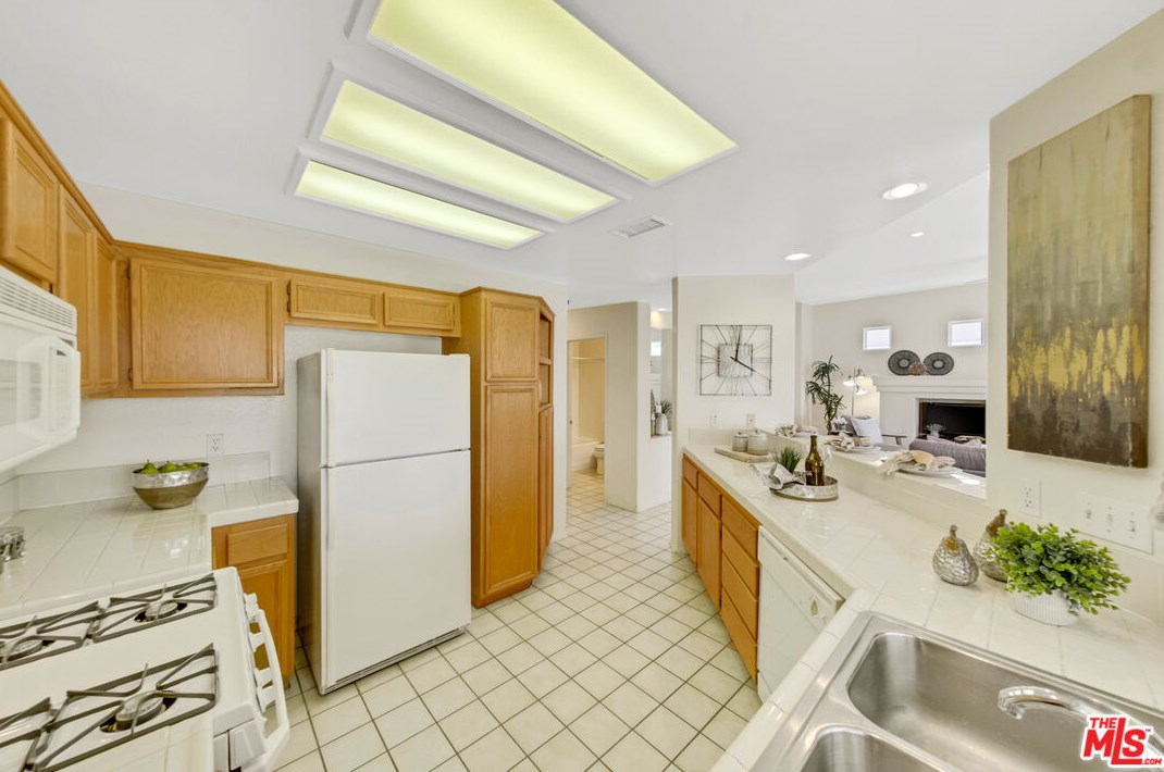 665 Twin Hills Dr, Banning CA  92220-5229 exterior