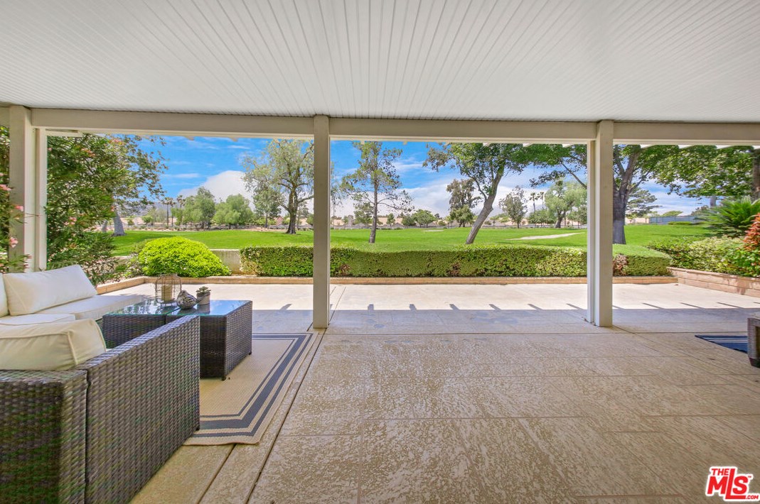 665 Twin Hills Dr, Banning CA  92220-5229 exterior