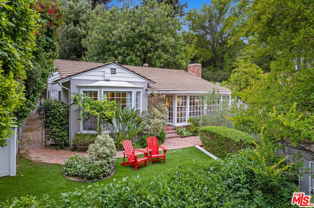 4121 Woodcliff Rd, Van Nuys, CA 91403