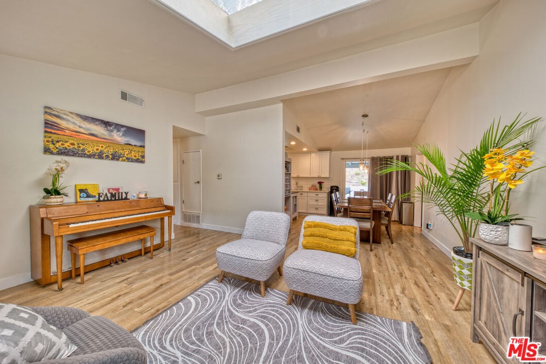 606 Watson Ave, Simi Valley, CA 93065