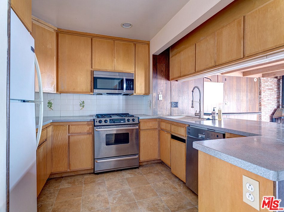 3612 Maplewood Ave, Los Angeles CA 90066-3022 exterior