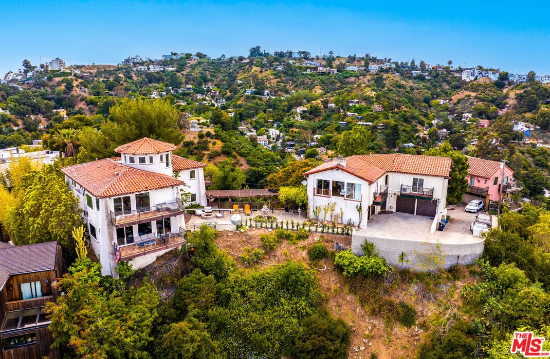 8300 Grand View Dr, Los Angeles CA  90046-1918 exterior