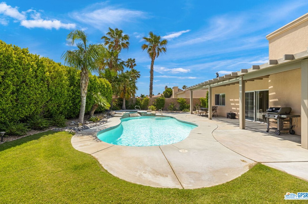 68214 Santiago Rd, Cathedral City, CA 92234-4820