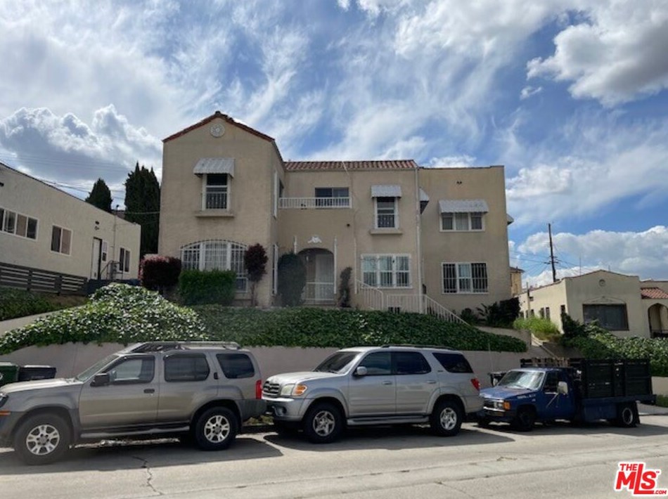 2116 Palm Grove Ave, Los Angeles CA  90016-2300 exterior