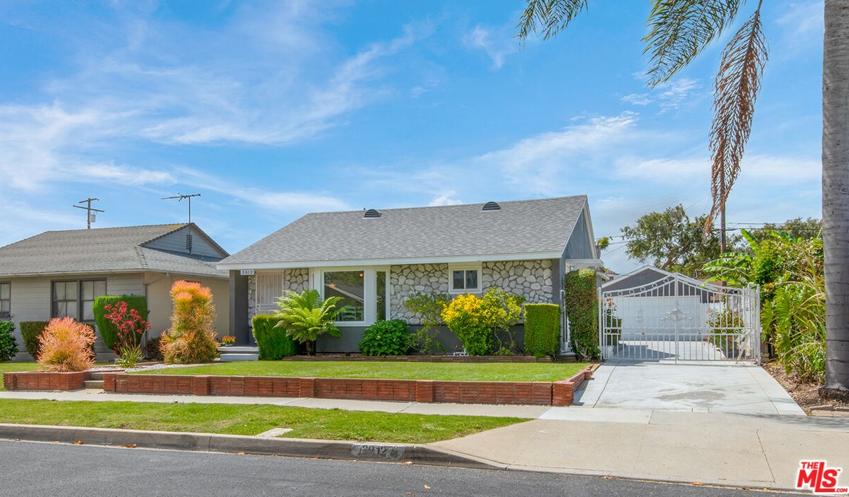 3912 W 148th St, Hawthorne, CA 90250