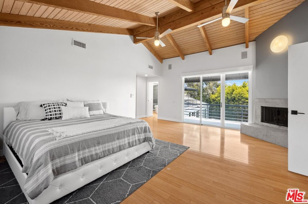 23400 W Moon Shadows Dr, Malibu, CA 90265