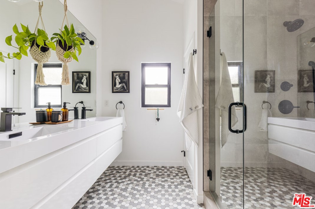 3952 Revere Ave, Los Angeles CA  90039-1622 exterior