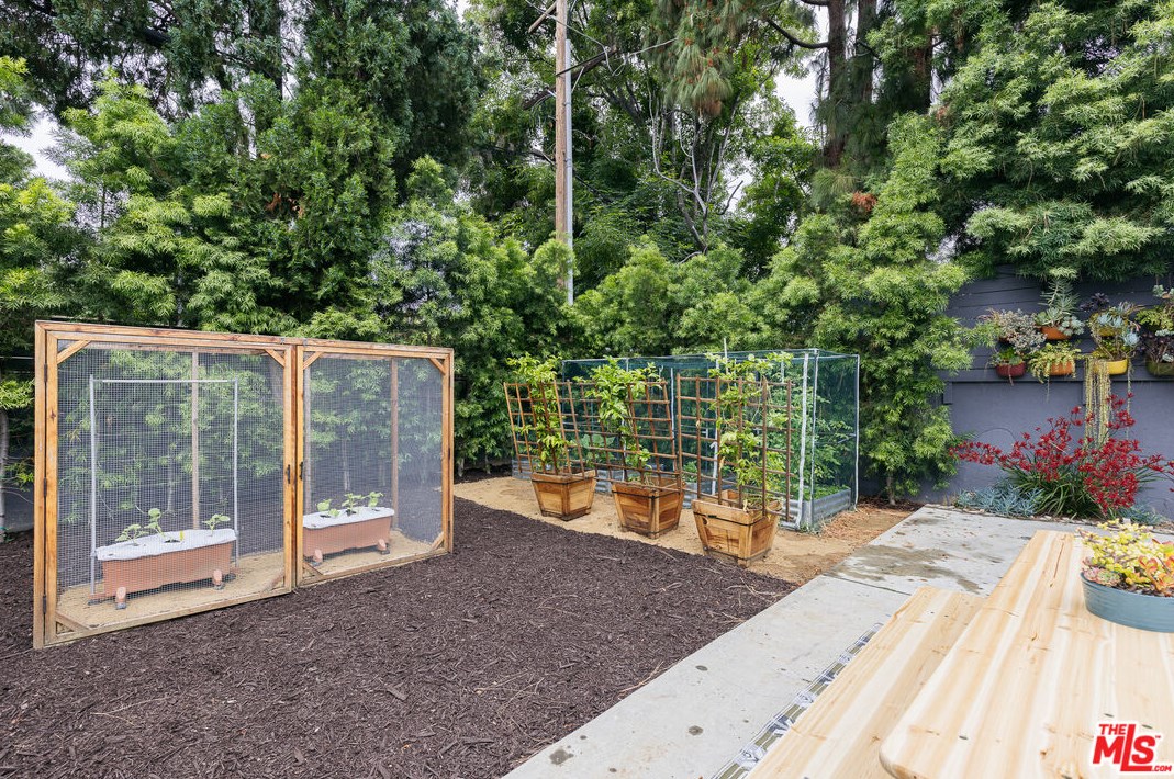 3952 Revere Ave, Los Angeles CA  90039-1622 exterior