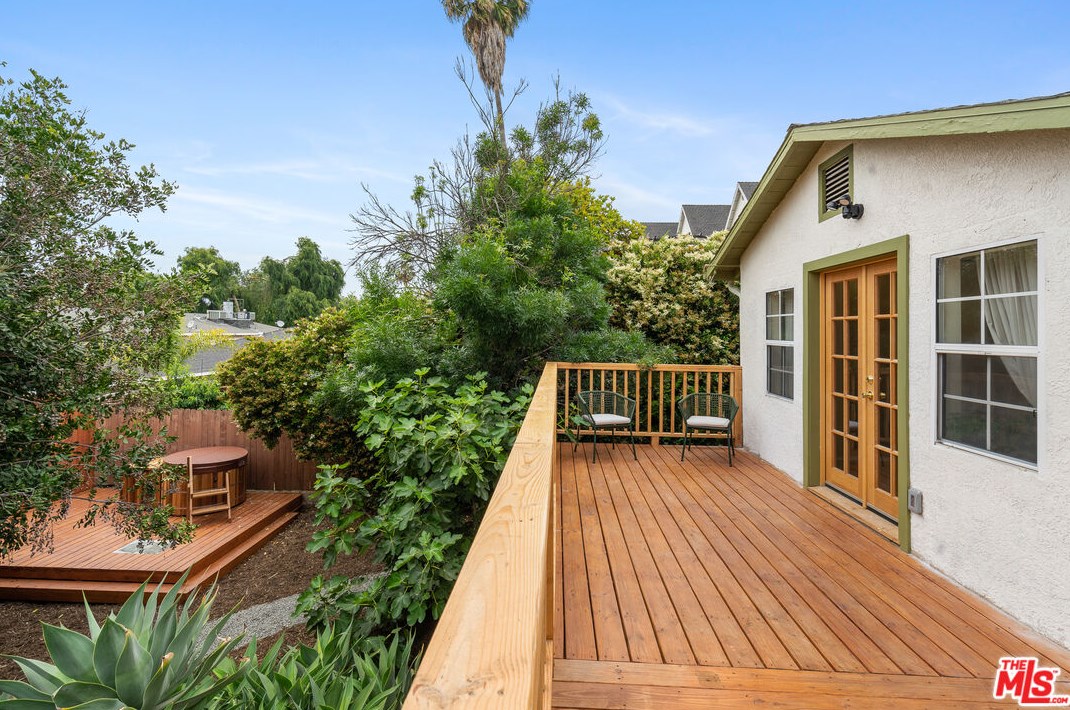 3174 Weldon Ave, Los Angeles CA  90065-2953 exterior