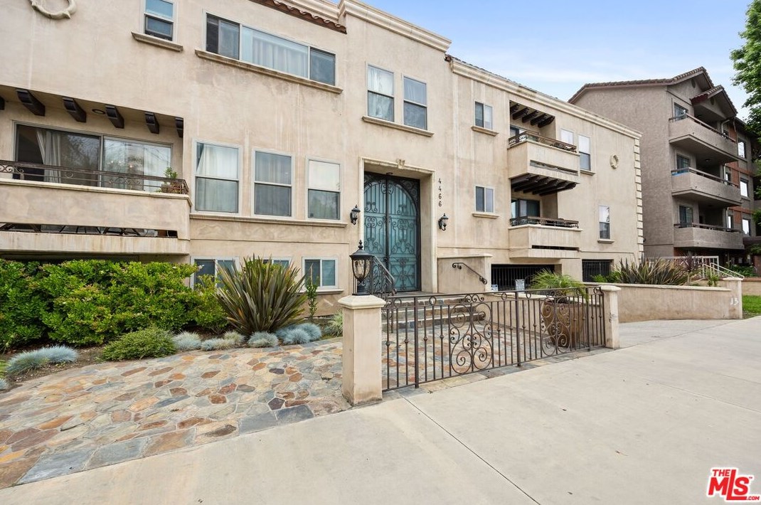 4466 Coldwater Canyon Ave #101, North Hollywood, CA 91604