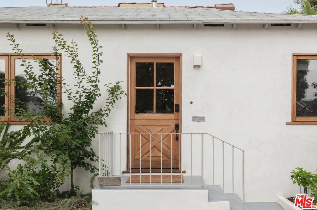 3111 Madera Ave, Los Angeles CA  90039-2324 exterior