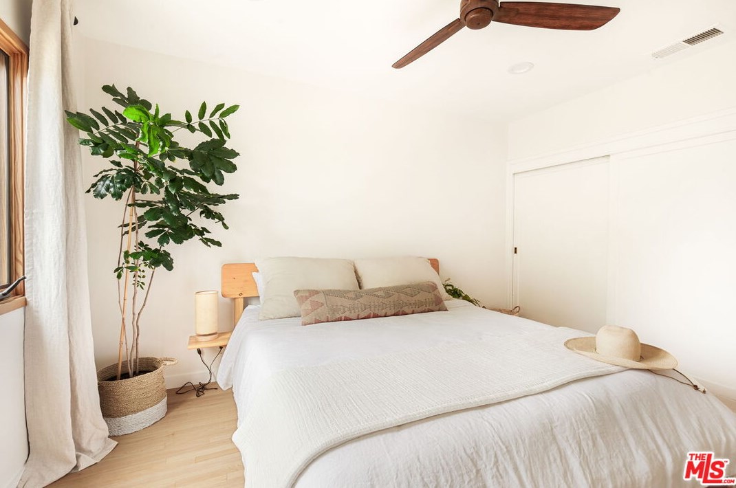 3111 Madera Ave, Los Angeles CA  90039-2324 exterior