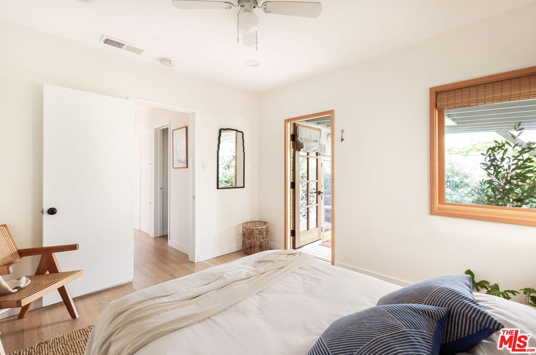 3111 Madera Ave, Los Angeles CA  90039-2324 exterior