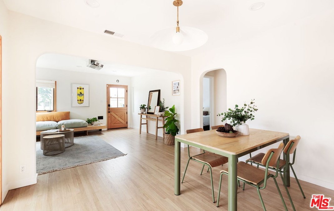 3111 Madera Ave, Los Angeles CA  90039-2324 exterior