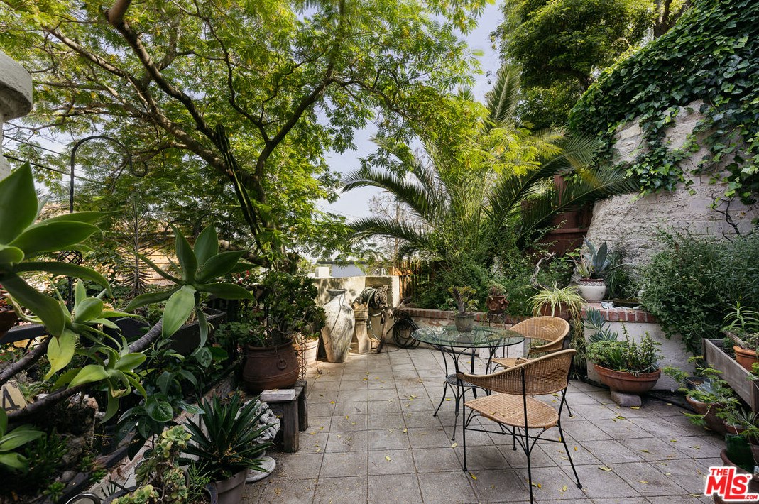 2443 Gower St, Los Angeles CA  90004-1303 exterior