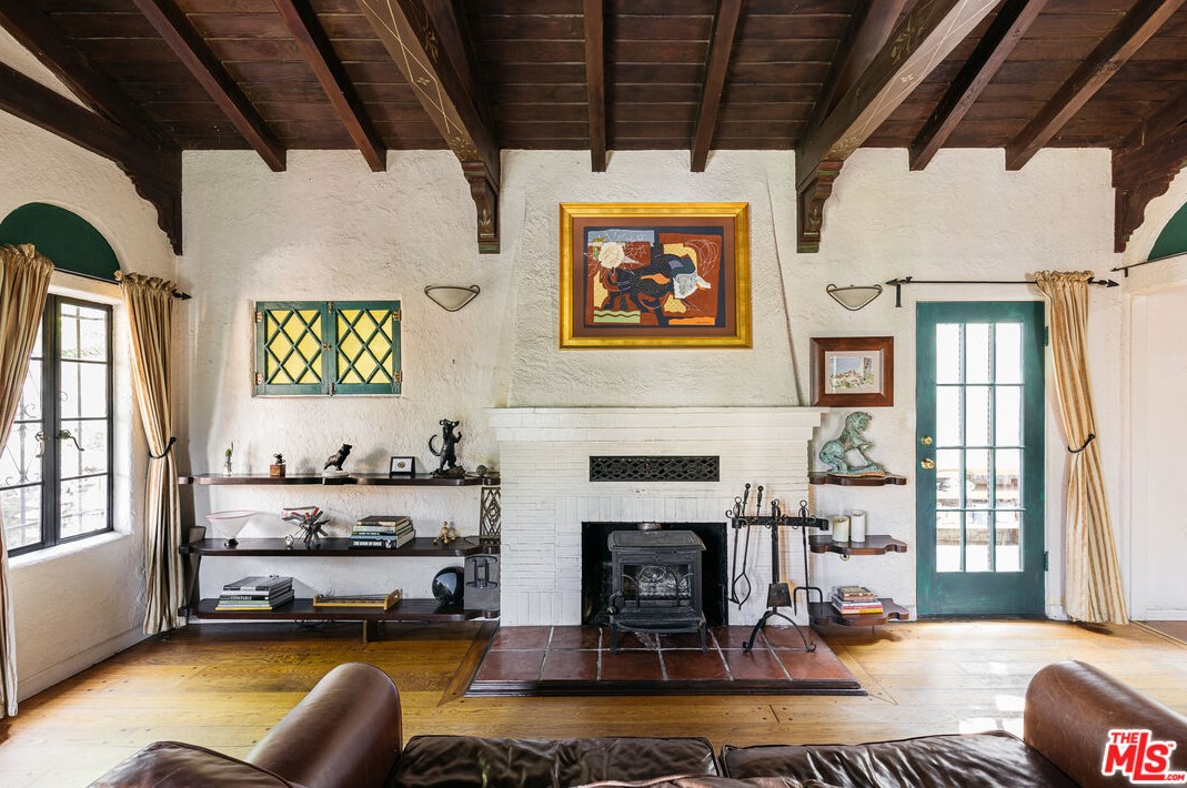 2443 Gower St, Los Angeles CA  90068-2257 exterior