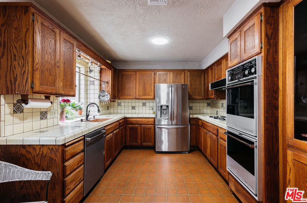 2443 Gower St, Los Angeles CA  90004-1303 exterior