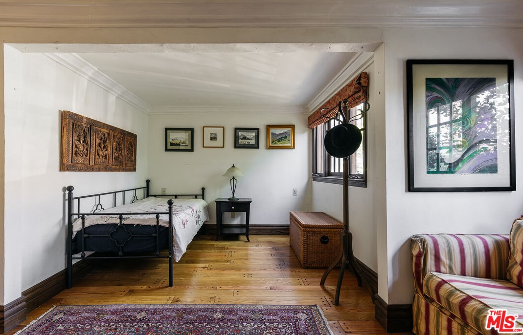 2443 Gower St, Los Angeles CA  90004-1303 exterior