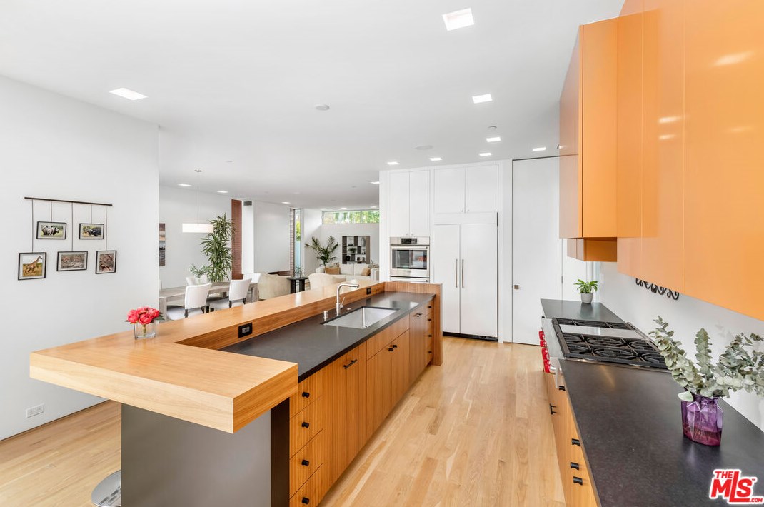 3632 Greenwood Ave, Los Angeles CA  90066-3018 exterior