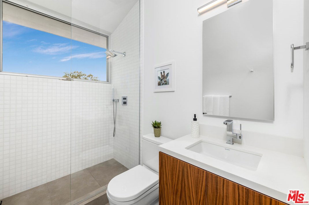 3632 Greenwood Ave, Los Angeles CA  90066-3018 exterior