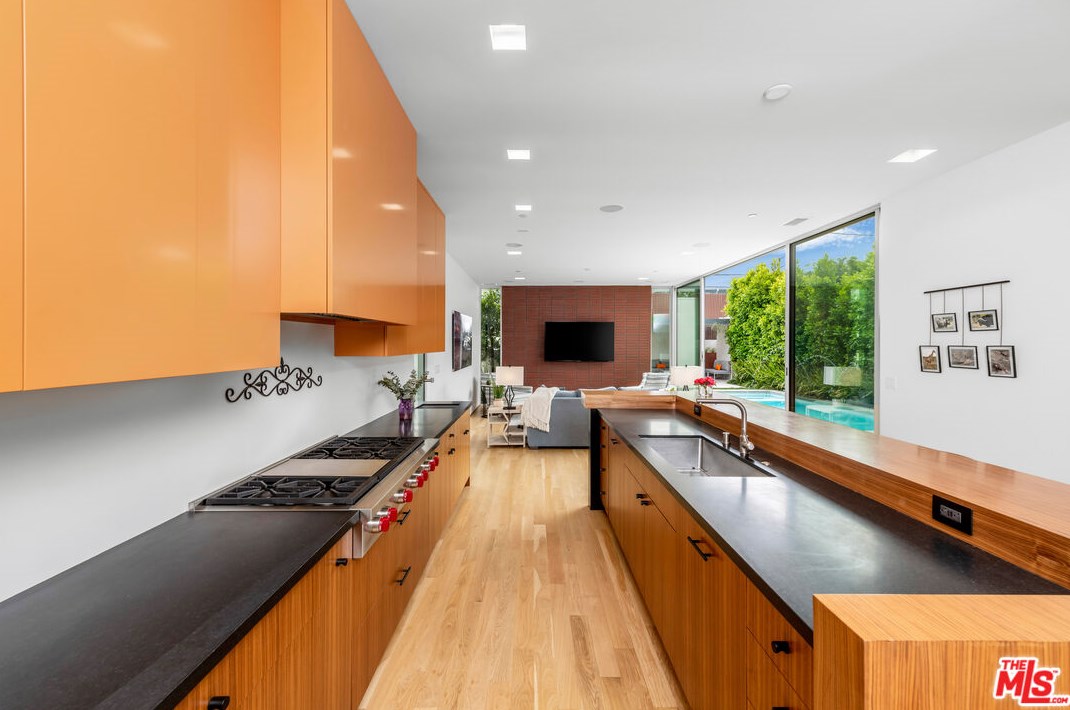 3632 Greenwood Ave, Los Angeles CA  90066-3018 exterior