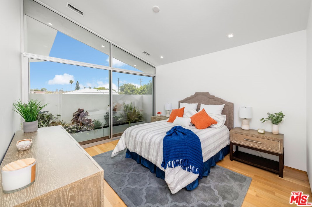 3632 Greenwood Ave, Los Angeles CA  90066-3018 exterior