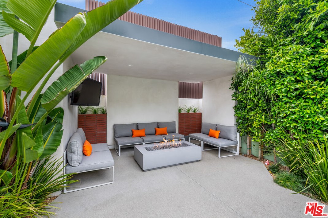 3632 Greenwood Ave, Los Angeles CA  90066-3018 exterior