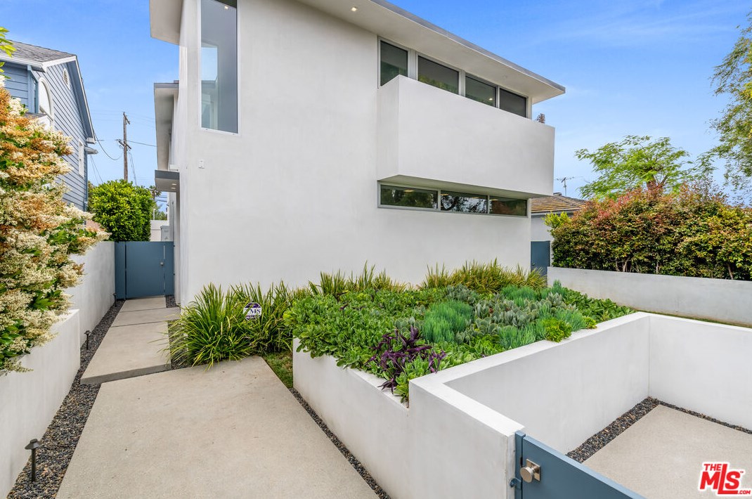 3632 Greenwood Ave, Los Angeles CA  90066-3018 exterior