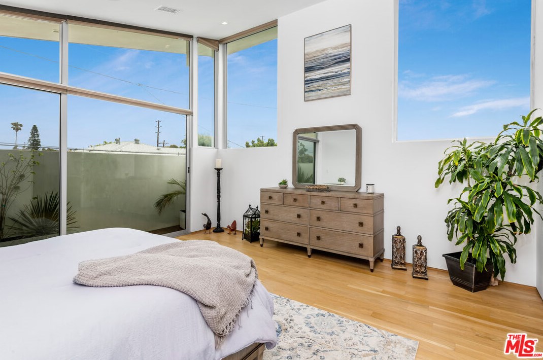 3632 Greenwood Ave, Los Angeles CA  90066-3018 exterior