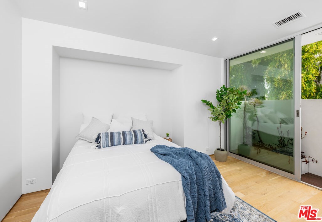 3632 Greenwood Ave, Los Angeles CA  90066-3018 exterior
