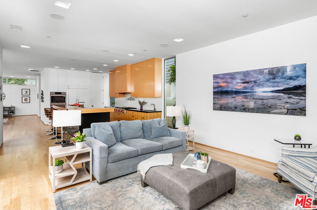 3632 Greenwood Ave, Los Angeles CA  90066-3018 exterior