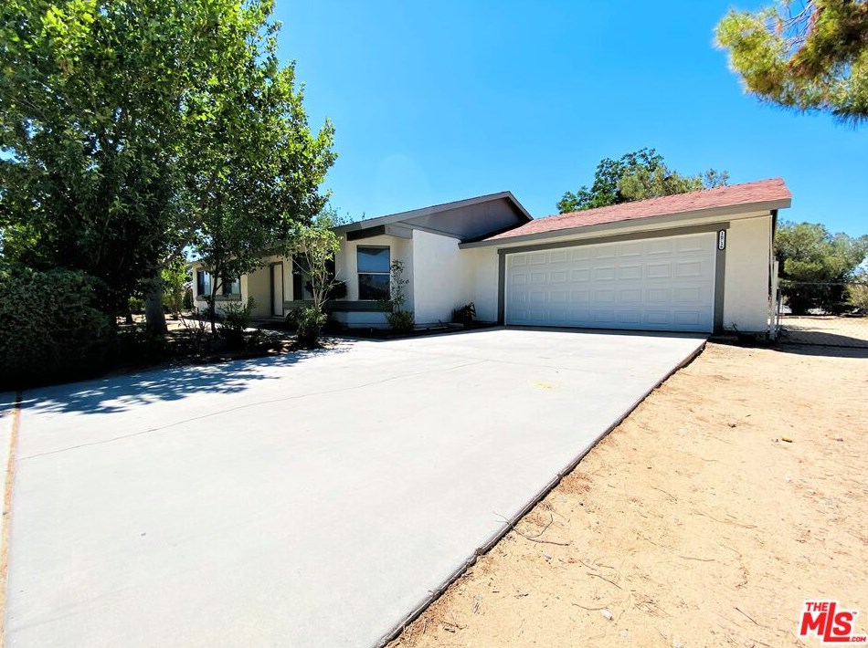 16716 Stagecoach Ave, Palmdale, CA 93591
