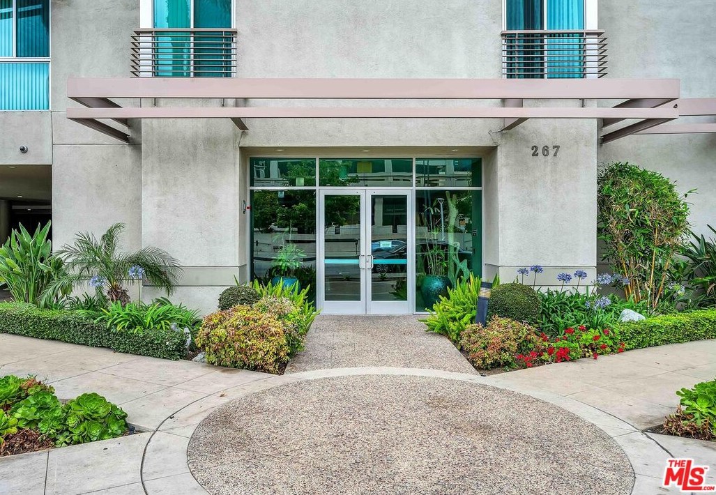 267 San Pedro St, Los Angeles CA  90012-3874 exterior
