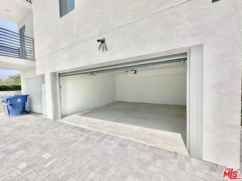 5563 Carlin St, Los Angeles CA  90016-2543 exterior