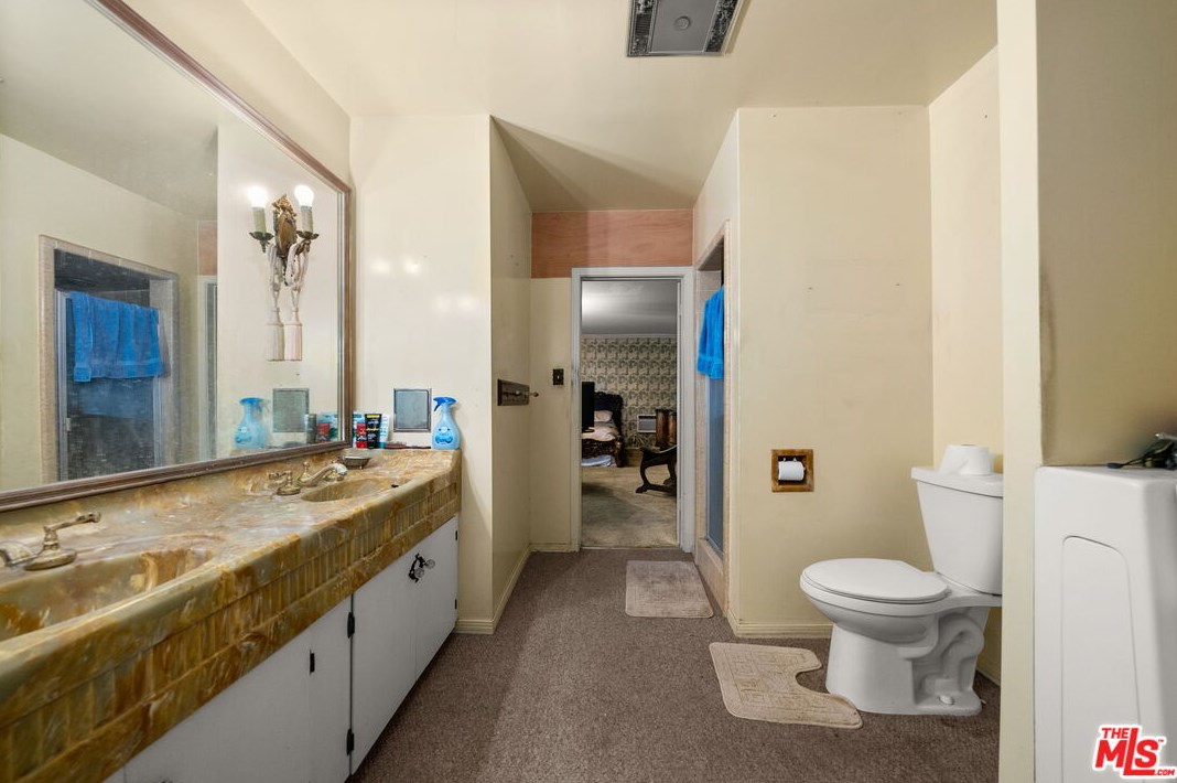 17229 Midwood Dr, San Fernando CA  91344-2453 exterior