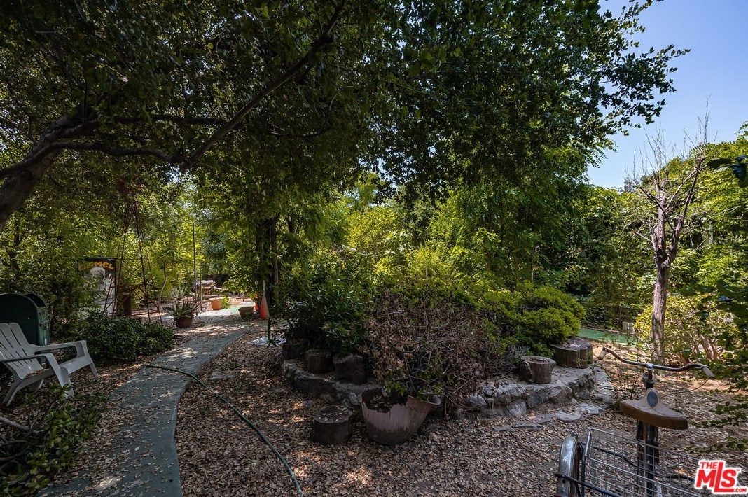 17229 Midwood Dr, San Fernando CA  91344-2453 exterior