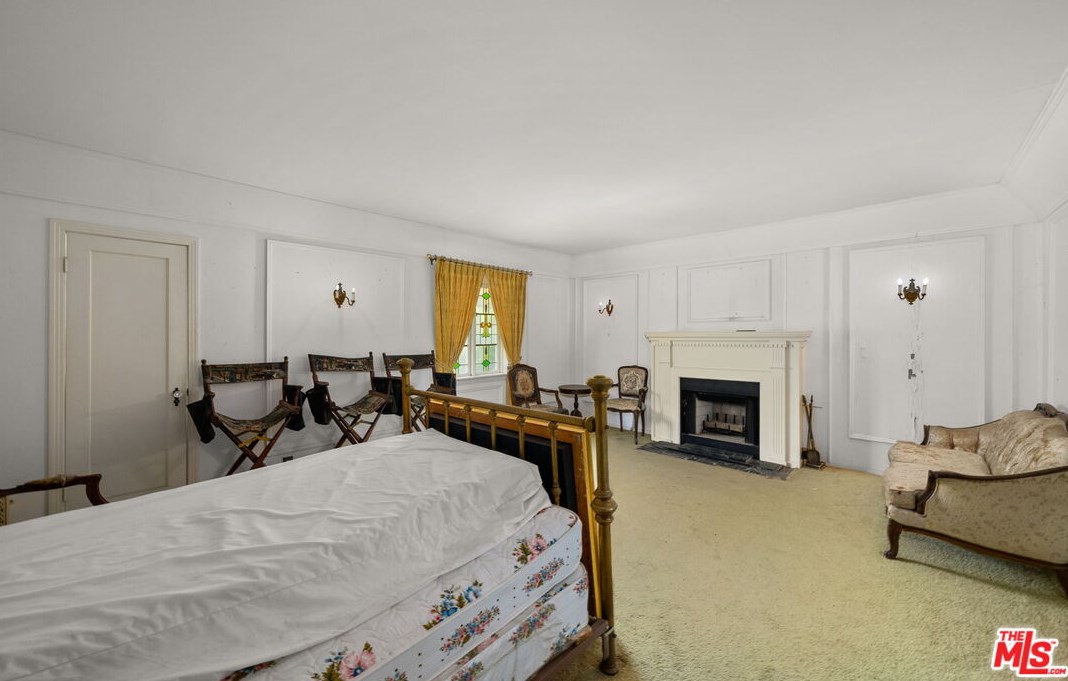 17229 Midwood Dr, San Fernando CA  91344-2453 exterior