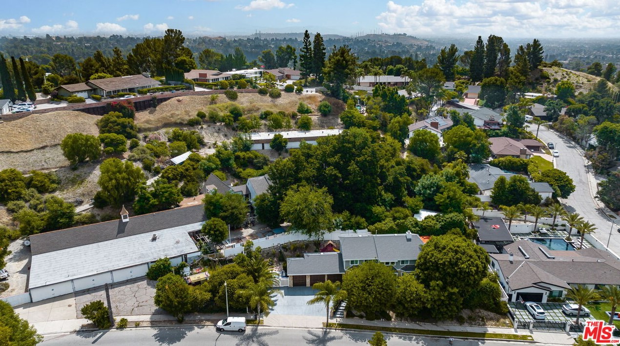 17229 Midwood Dr, San Fernando CA  91344-2453 exterior