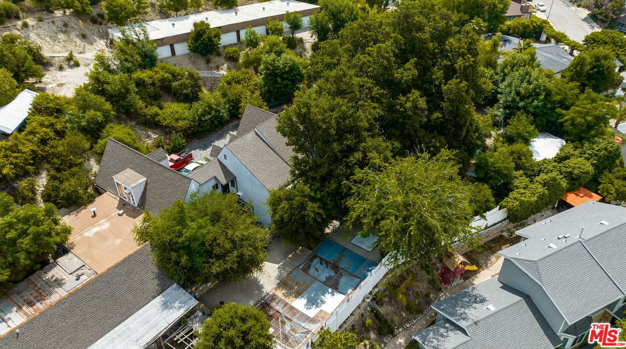 17229 Midwood Dr, San Fernando CA  91344-2453 exterior