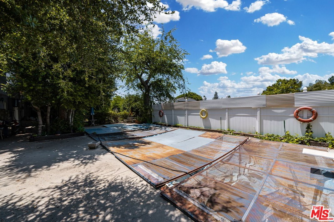 17229 Midwood Dr, San Fernando CA  91344-2453 exterior