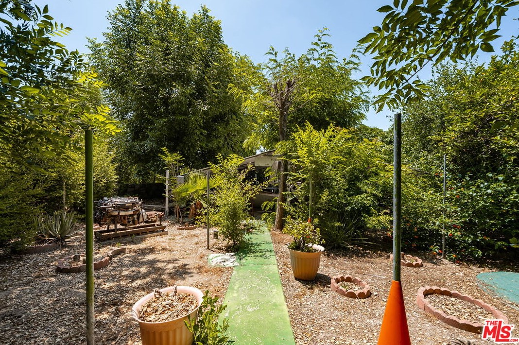 17229 Midwood Dr, San Fernando CA  91344-2453 exterior